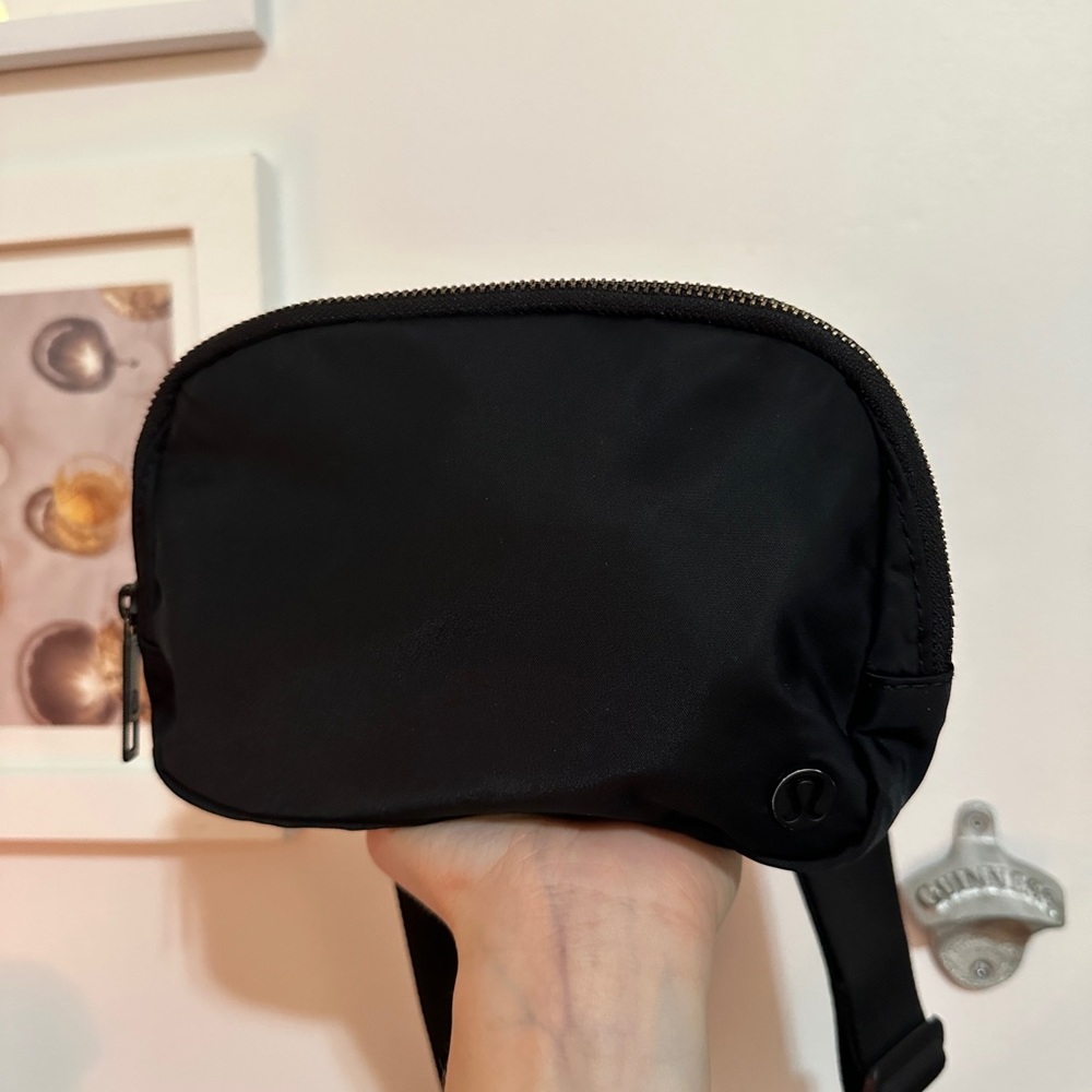 Lululemon Everywhere Belt Bag